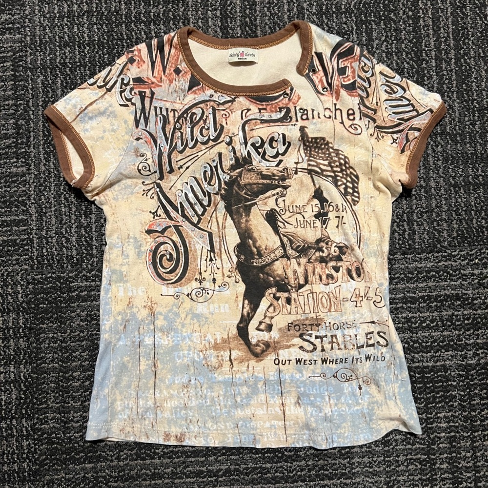 Graphic tees - Picture 2 of 8
